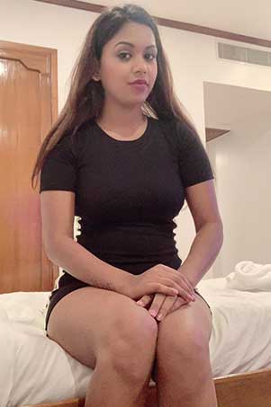 Female escort service pari